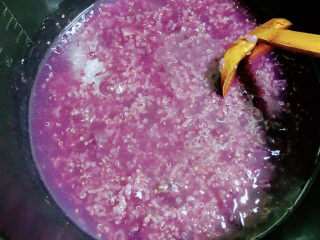 6、健脾养胃粥,再次选择煮粥按钮，开盖儿再煮3-5分钟。