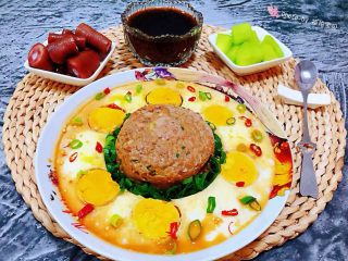 10、肉丸蒸蛋,搭配着大米黑米粥、猪尾巴、凉拌黄瓜就是完美标配的早餐