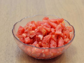 8、番茄丝瓜补钙粥,切丁