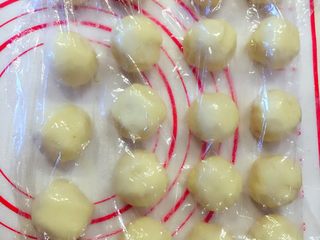 8、麻薯肉松蛋黄酥——详细版,包好的样子