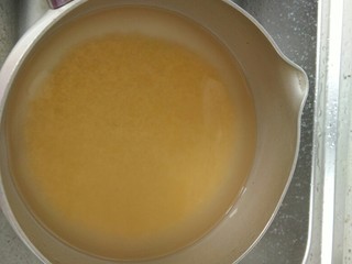 1、招待大姨妈的秋季保健粥,小米先洗净