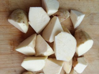 5、招待大姨妈的秋季保健粥,红薯切小块