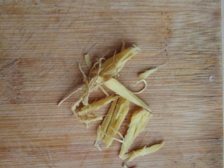 6、招待大姨妈的秋季保健粥,生姜切丝