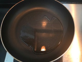 11、长豆角蛋饼,热锅起油