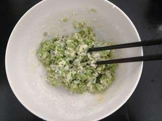 10、长豆角蛋饼,用筷子，搅拌均匀