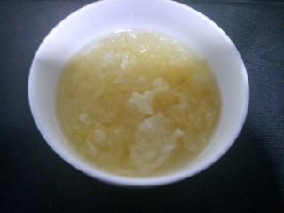7、电饭煲   桂圆莲子银耳羹,银耳泡好了。