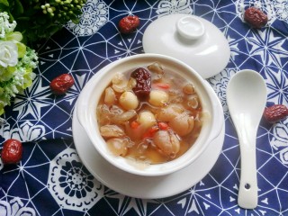 13、电饭煲   桂圆莲子银耳羹,喝上一口，甜蜜蜜的。