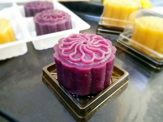 15、中式点心+月饼“蒸”的好吃!,月饼放凉后打包放入冰箱冷藏过后口感更佳哦!