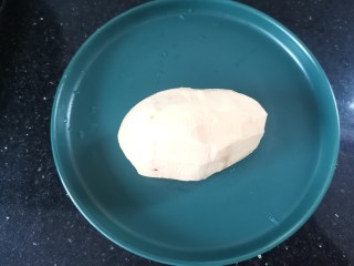 1、红薯南瓜粥,红薯洗净去皮