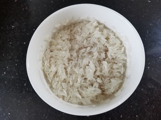 6、红薯南瓜粥,大米洗净