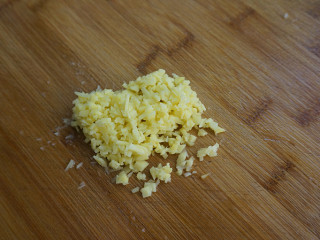 3、肉沫酱炒茄子,生姜同上