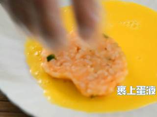 12、迷你土豆饼—又香又糯的小点心，加个餐很不错哦,裹上蛋液