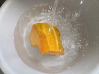 3、红枣南瓜粥,南瓜去皮去籽清洗干净