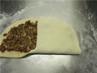 14、层层美味-京东肉饼,再将这块面折过往上盖到面片上
