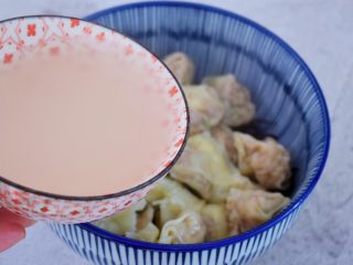 16、酸汤馄饨,再加入2碗煮馄饨的水