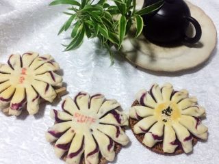 31、酥皮点心紫薯酥,成品图。