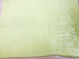 8、波兰种——香葱肉松手撕面包,刷上沙拉酱