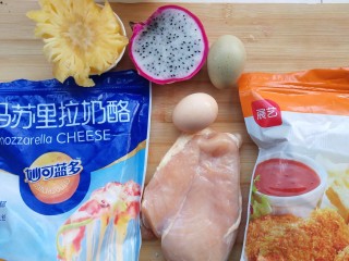 1、水果鸡肉披萨,准备好所有食材。