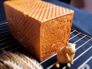 22、奶油吐司,漂亮的吐司就完成了。