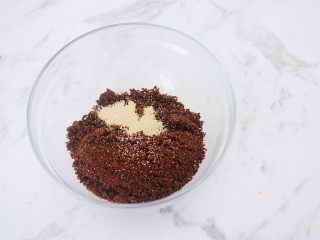 2、红糖发糕,红糖加入酵母