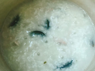 12、皮蛋瘦肉粥,继续小火煮