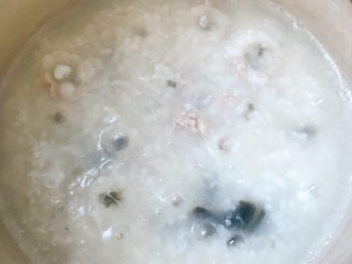 13、皮蛋瘦肉粥,煮5分钟左右