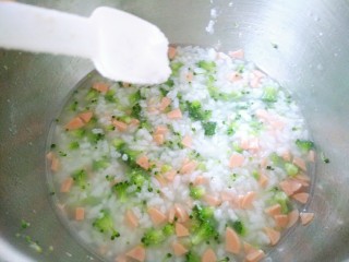 14、瘦身咸粥,在关火之前放少许的盐