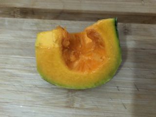 4、红豆小米粥,南瓜去皮去籽