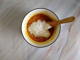 4、南瓜糯米夹心饼,加如适量面粉和糯米粉