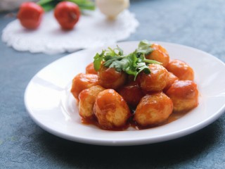 20、茄汁鹌鹑蛋,装盘，酸甜好滋味