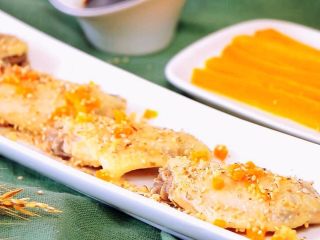 4、蘸汁鸡翅 & 胡萝卜手指条 & 鸡汤冻,鸡翅超软烂，吃起来一点不觉得油腻。