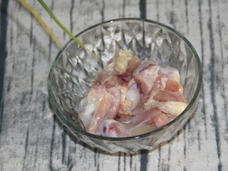 4、咖喱鸡意面,切小块