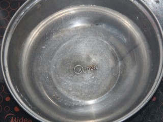 6、咖喱鸡意面,锅内倒水