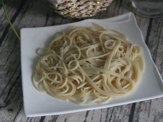 10、咖喱鸡意面,盛出