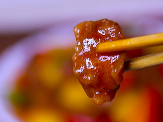 15、酸甜可口的菠萝咕噜肉,酸甜可口，非常美味呢。
