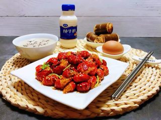 10、蒜蓉辣椒酱炒龙虾尾,早餐不但要丰盛更重要的营养健康哦