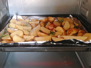 6、经典美式早餐,烤箱预热220度烤35-45分钟