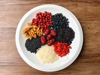 1、养发粥,准备食材