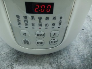 7、鲜虾砂锅粥,按婴儿粥，煲粥2小时。