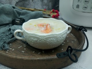 15、鲜虾砂锅粥,孩子每天都想吃海虾粥。