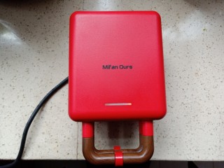 10、香煎土司饼,看好盖好盖子，等三分就好了