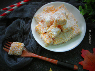 14、椰蓉南瓜小方,南瓜小方，奶香浓郁，绵软润滑。