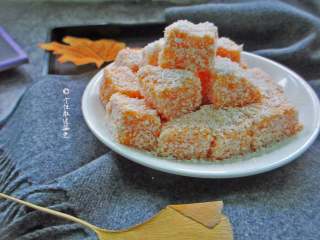 17、椰蓉南瓜小方,南瓜椰蓉小方，颜色诱人、香甜软糯