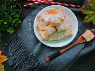 19、椰蓉南瓜小方,裹上椰蓉，最美味也是最常见的一种。有时也会裹上可可粉或抹茶粉，换换口味，换换心情。