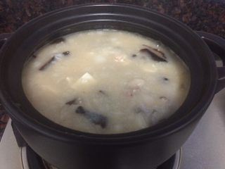 17、小米海鲜营养粥,粥熟了