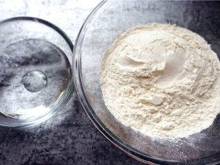 1、春饼,将材料准备好。