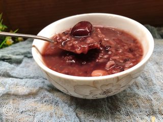 12、红枣黑米粥,准备开吃了????～阳光下看得有点红????