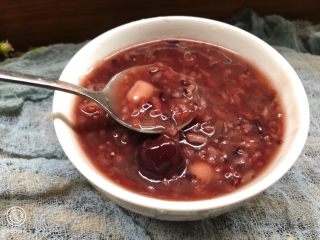 13、红枣黑米粥,女人多吃这个有好处