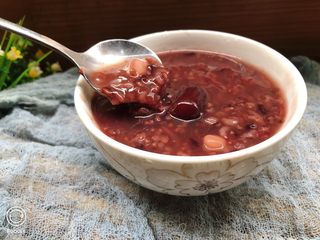 14、红枣黑米粥,一个人全部干完了????