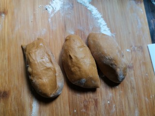 12、红糖开花馒头（只加酵母粉版）,分成三份。